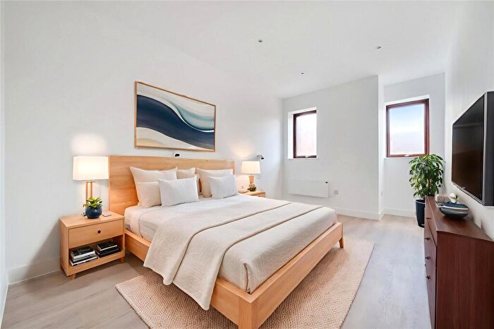 2 Bedroom Apartment For Sale In Peach Street, Wokingham, Berkshire, RG40