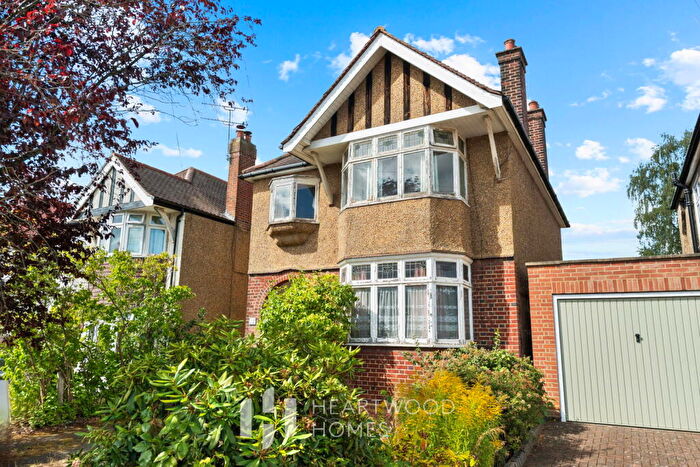 3 Bedroom Detached House For Sale In Gurney Court Road, St. Albans, AL1