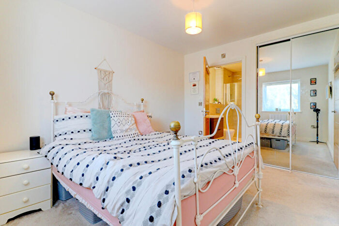1 Bedroom Apartment For Sale In Desborough Park Road, High Wycombe, Buckinghamshire, HP12
