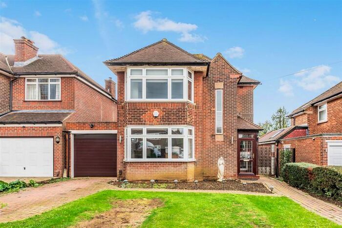 3 Bedroom Detached House To Rent In Honister Heights, Purley CR8