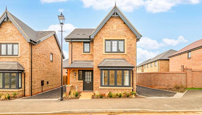 3 Bedroom Detached House For Sale In Russell Road, Toddington, LU5