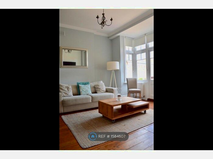 1 Bedroom Flat To Rent In Thornlaw Road, London, SE27