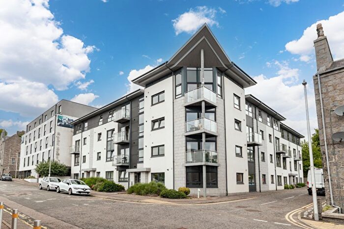 2 Bedroom Flat To Rent In St. Peter Street, Aberdeen, AB24