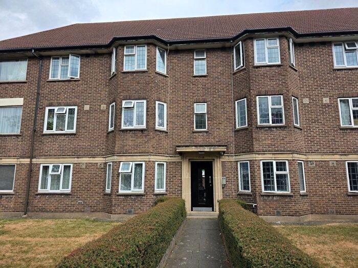 2 Bedroom Flat To Rent In Great West Road, TW5