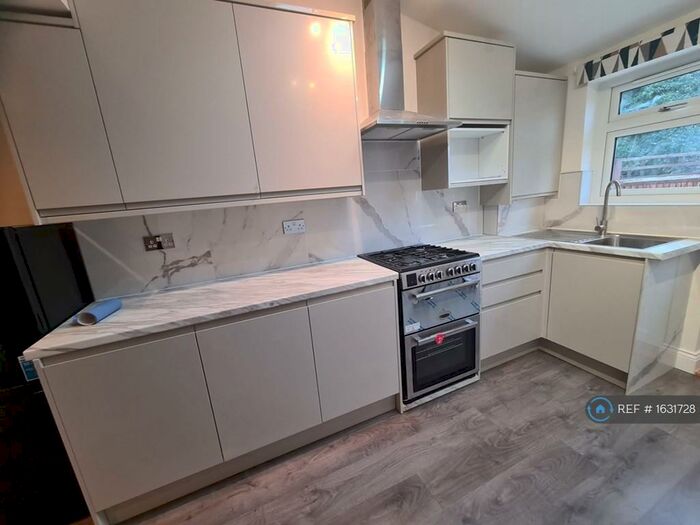 2 Bedroom Flat To Rent In Dalmeny Road, New Barnet, Barnet, EN5