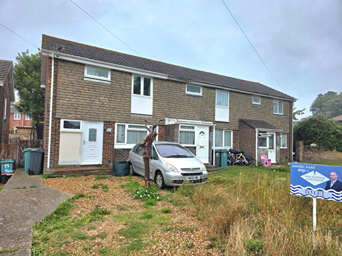 3 Bedroom End Of Terrace House To Rent In Spring Walk, Newport, PO30