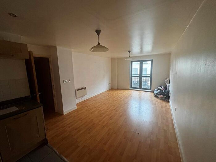 1 Bedroom Flat For Sale In Queens Dock Avenue, Hull, HU1