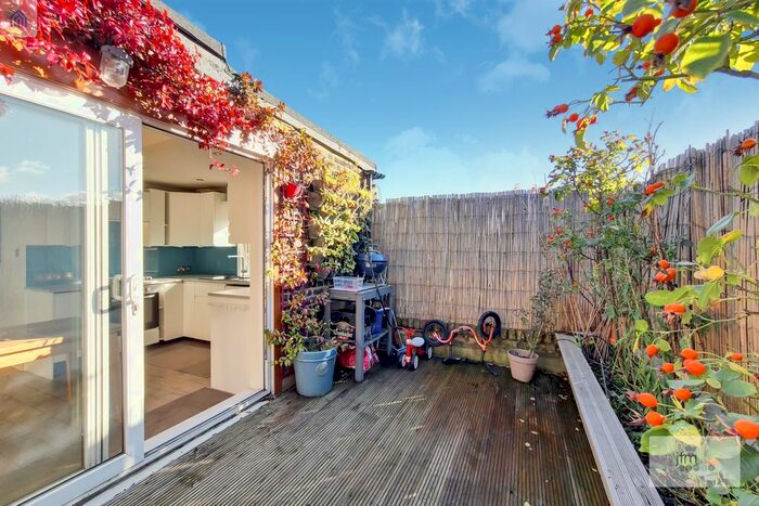 2 Bedroom Flat To Rent In Archway Road, London, N19