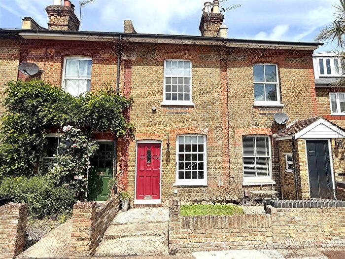 2 Bedroom Property To Rent In Colne Road, Twickenham, TW2