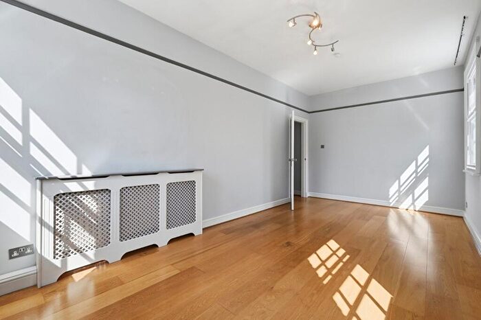 1 Bedroom Apartment For Sale In Pier Head, Wapping High Street, London, E1W