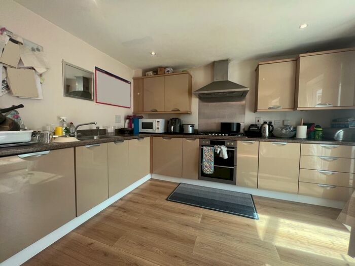 4 Bedroom House To Rent In Benham Road, Basingstoke, RG24