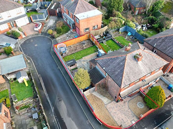 3 Bedroom Semi-Detached House For Sale In Langdale Avenue, Wigan, WN1