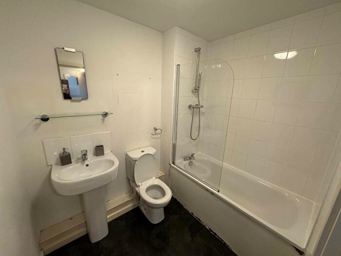 2 Bedroom Apartment To Rent In Camp Street, Salford, M7