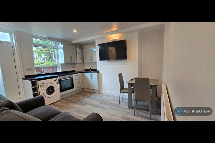 1 Bedroom Flat To Rent In Chapel Lane, Leeds, LS6