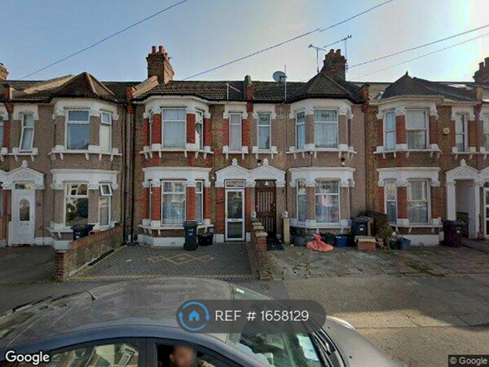 3 Bedroom Semi-Detached House To Rent In Henley Road, Ilford, IG1