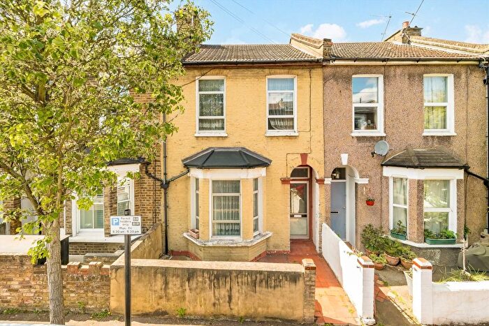 3 Bedroom Property For Sale In Hargwyne Street, Brixton, SW9