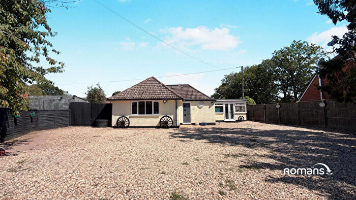4 Bedroom Detached House For Sale In Aldermaston Road, Pamber Green, Tadley, RG26