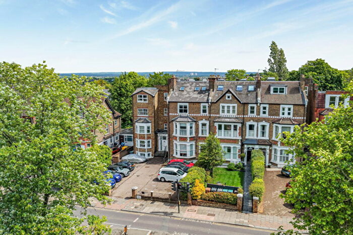 2 Bedroom Flat For Sale In Colney Hatch Lane, N10
