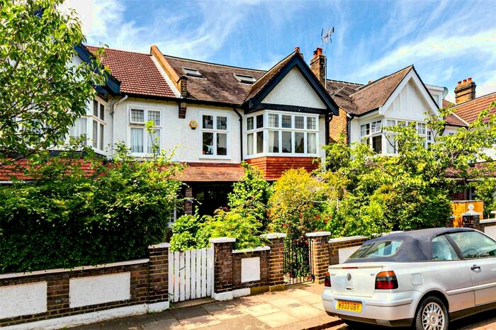 3 Bedroom Flat To Rent In Madrid Road, Barnes, SW13