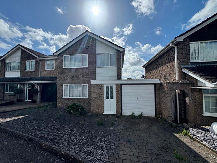 3 Bedroom Link Detached House For Sale In Ash Rise, Kingsthorpe, Northampton, NN2