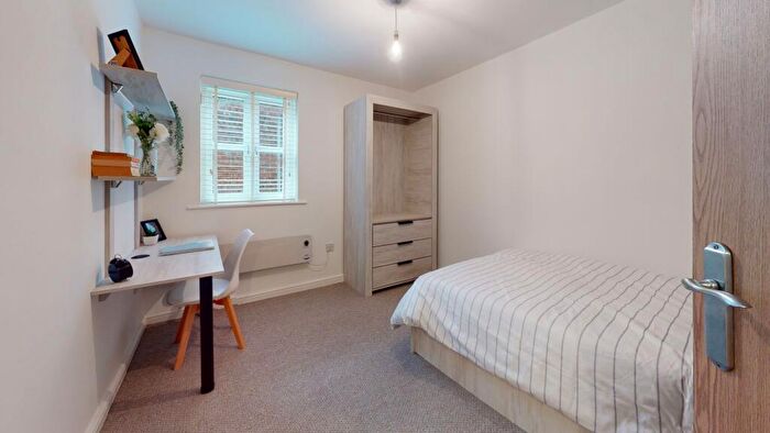 2 Bedroom Property To Rent In Flat, North Grange Mount, The Grange, LS6