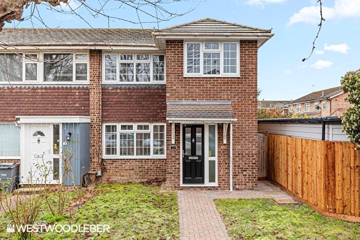 3 Bedroom End Terrace House For Sale In Beechfield, Hoddesdon, EN11