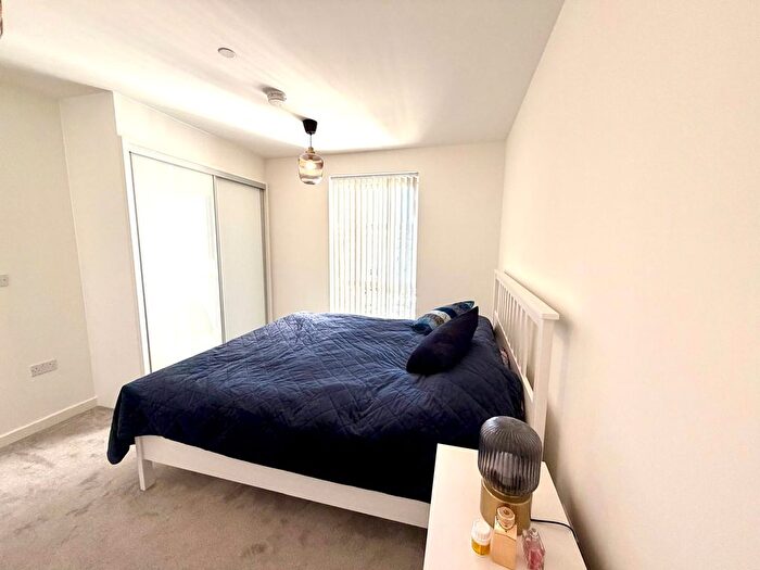 2 Bedroom Flat For Sale In Farine Avenue, Hayes, UB3