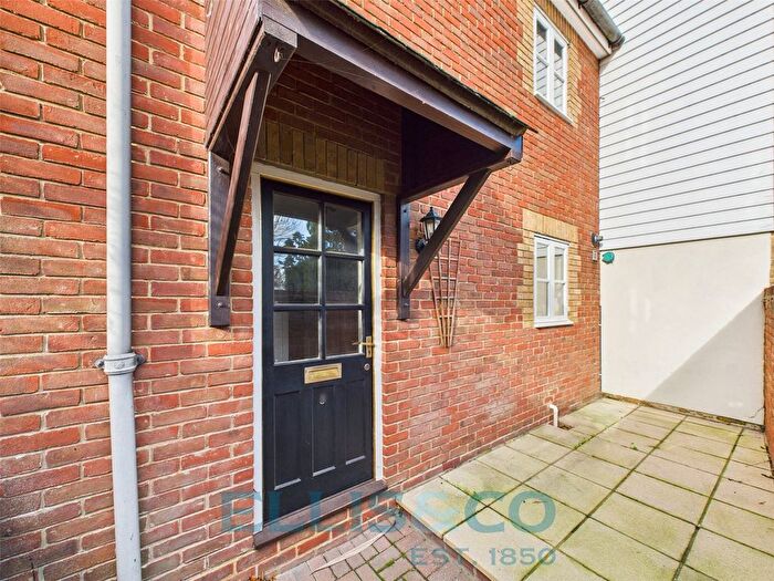 2 Bedroom End Terrace House For Sale In Kinnings Row, Tonbridge, Kent, TN9