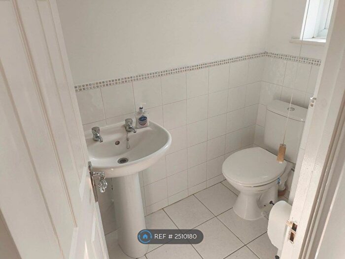 5 Bedroom Detached House To Rent In Hoppers Way, Ashford, TN23