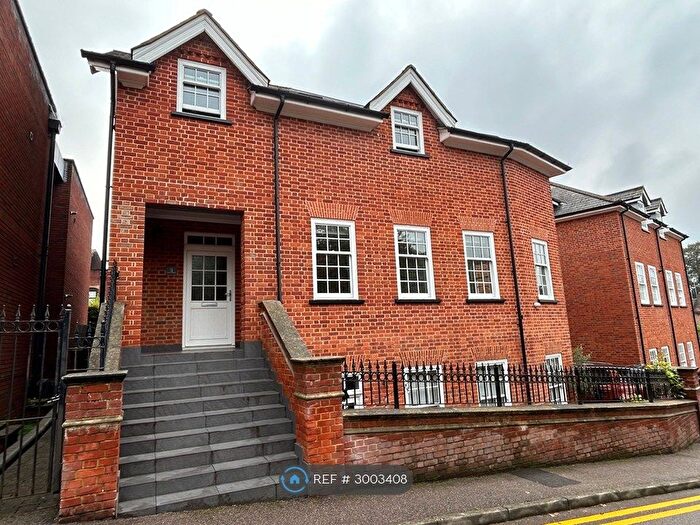 3 Bedroom Flat To Rent In Thompsons Close, Harpenden, AL5