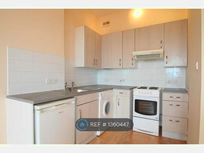 1 Bedroom Flat To Rent In Paisley Road, Renfrew, PA4