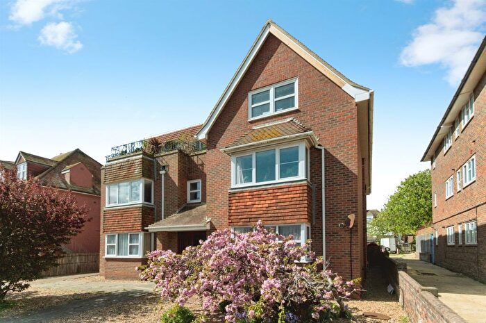 2 Bedroom Flat For Sale In Brassey Road, Bexhill-On-Sea, TN40