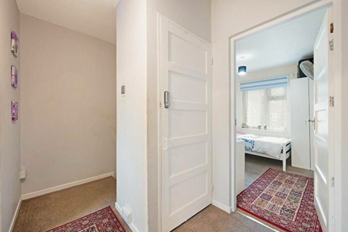 3 Bedroom Terraced House For Sale In Pound Road, Banstead, SM7
