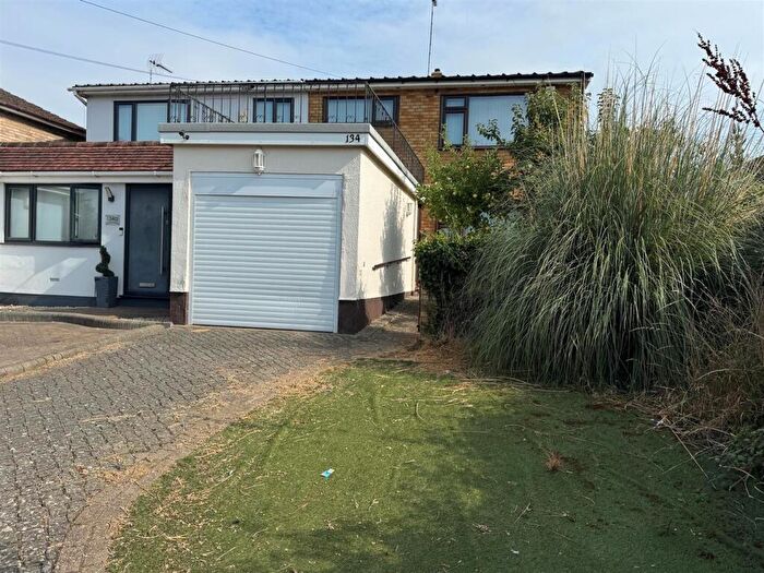 3 Bedroom House For Sale In London Road, Rayleigh, SS6