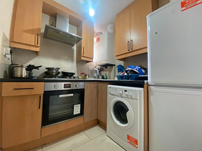 2 Bedroom Flat To Rent In Crossley Apartments, - Bath Road, Cranford, TW5