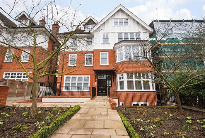 3 Bedroom Flat To Rent In Lyndhurst Road, Hampstead, NW3