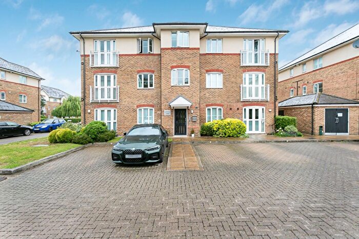 1 Bedroom Flat For Sale In Periwood Crescent, Perivale, Greenford, UB6