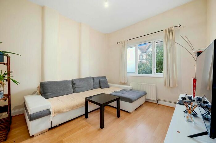 1 Bedroom Flat To Rent In Seely Road, London, SW17