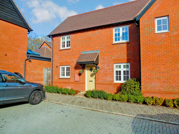 2 Bedroom Semi-Detached House To Rent In Cassandra Road, Winchester, SO23