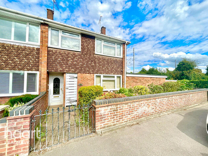 4 Bedroom End Of Terrace House For Sale In Toddington Road, Luton, LU4