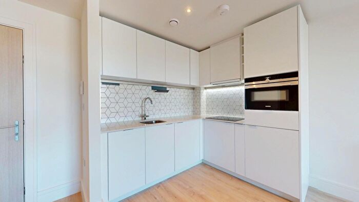 1 Bedroom Flat To Rent In Beverley Way, London, SW20