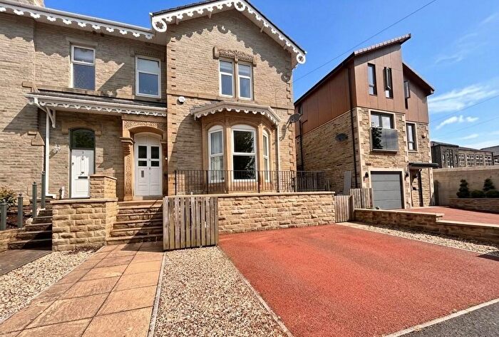 4 Bedroom Semi-Detached House For Sale In Linden Road, Halifax, HX3