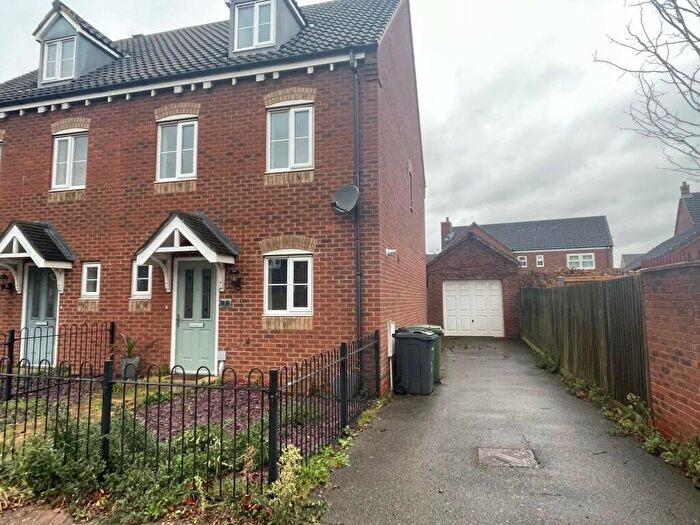 3 Bedroom Semi-Detached House To Rent In Woodpecker Lane, Norwich, NR4