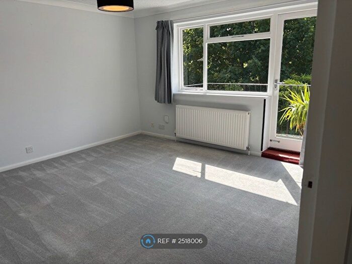 1 Bedroom Flat To Rent In Redwood Court, Surbiton, KT6