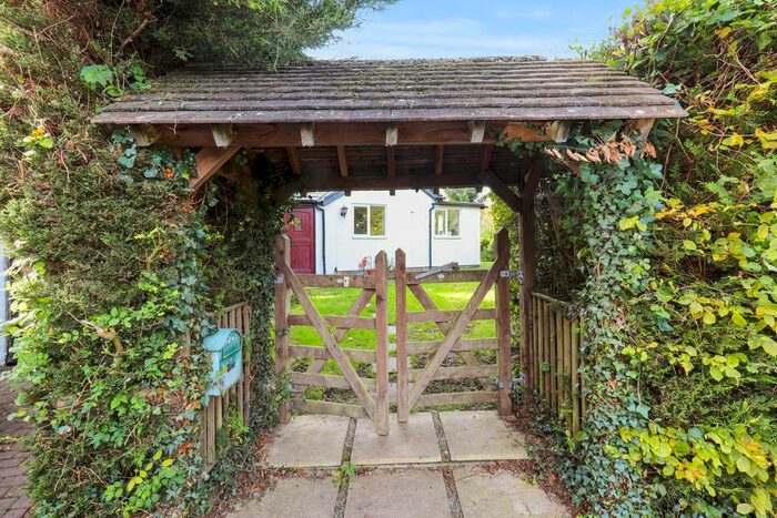 3 Bedroom Detached Bungalow For Sale In Trolliloes, Hailsham, BN27