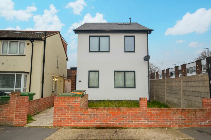 2 Bedroom Semi-Detached House To Rent In Murray Square, London, E16