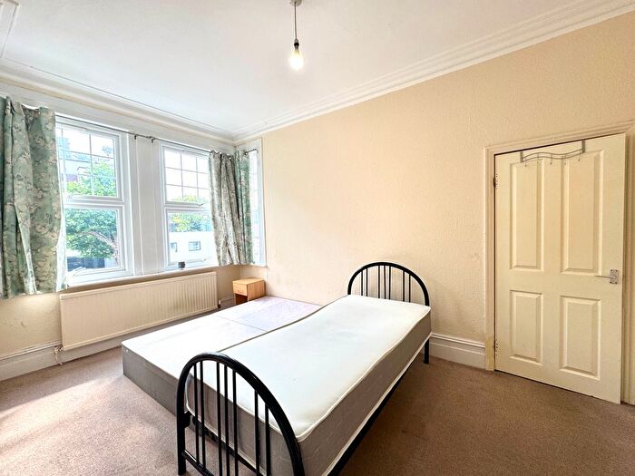 3 Bedroom Flat To Rent In Dollis Park, London, N3