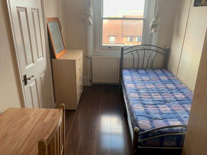 Studio To Rent In High Street, High Barnet, Barnet, EN5