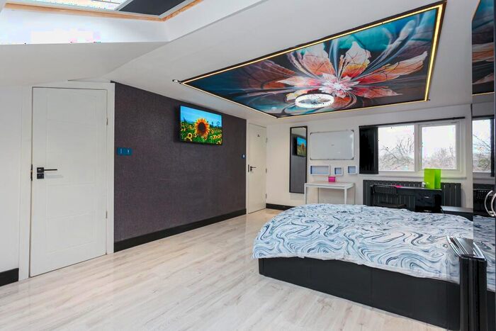 7 Bedroom House To Rent In Albion Road, Manchester, M14