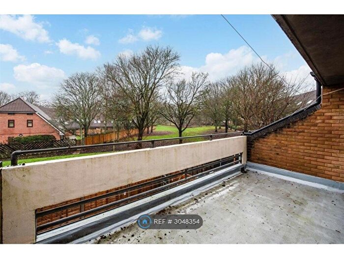 2 Bedroom Flat To Rent In Kingsway Gardens, Andover, SP10